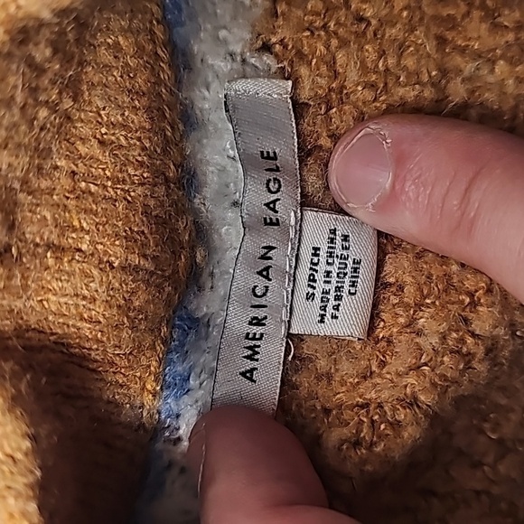 American Eagle small tan and white knitted crew neck sweater - Picture 6 of 7